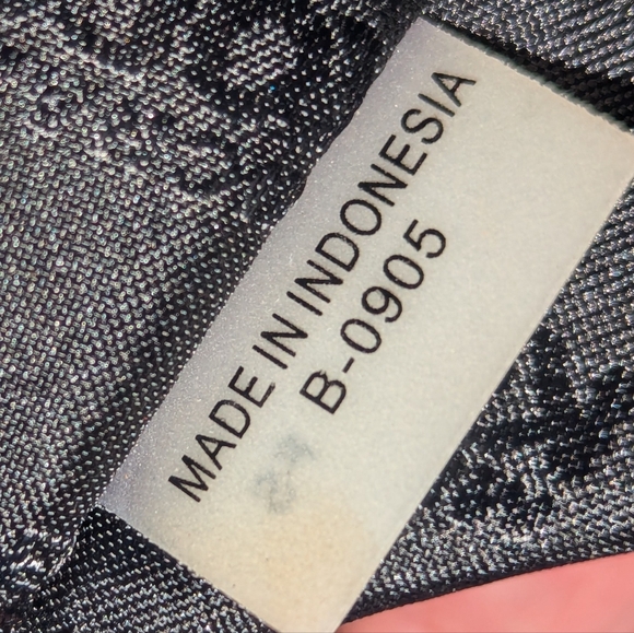 Vintage Michael Kors black and brown shoulder bag. - Picture 11 of 13